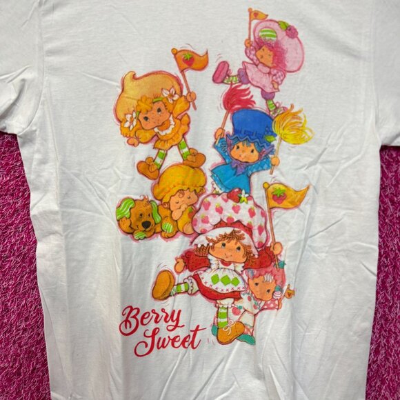 Strawberry Shortcake Berry Sweet Spirit Rally Cartoon Tee M - Picture 2 of 5